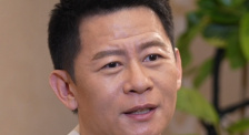 大学情侣野外吃奶捏胸